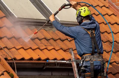 Démoussage et hydrofuge de toiture à Romery
